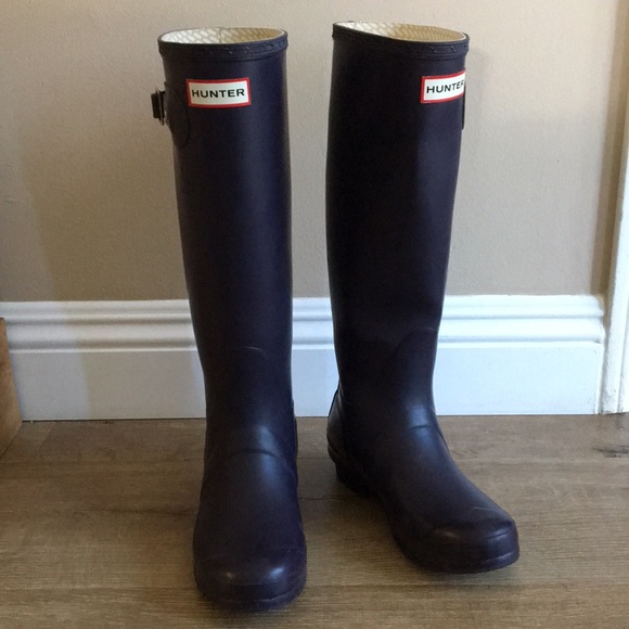 Hunter tall original rain boots with socks - Picture 2 of 6